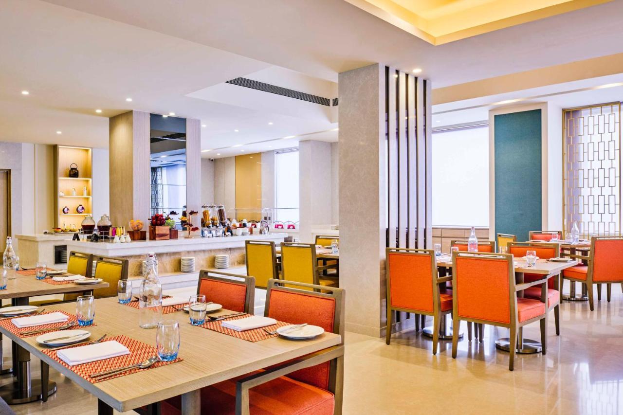 Vivanta Ahmedabad SG Highway Exterior foto